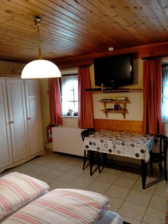 Gasthof Lederhose Diepenbeek Luaran gambar